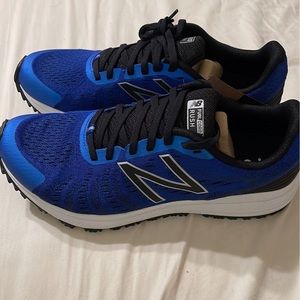 Men’s 9.5 New Balance Rushv3